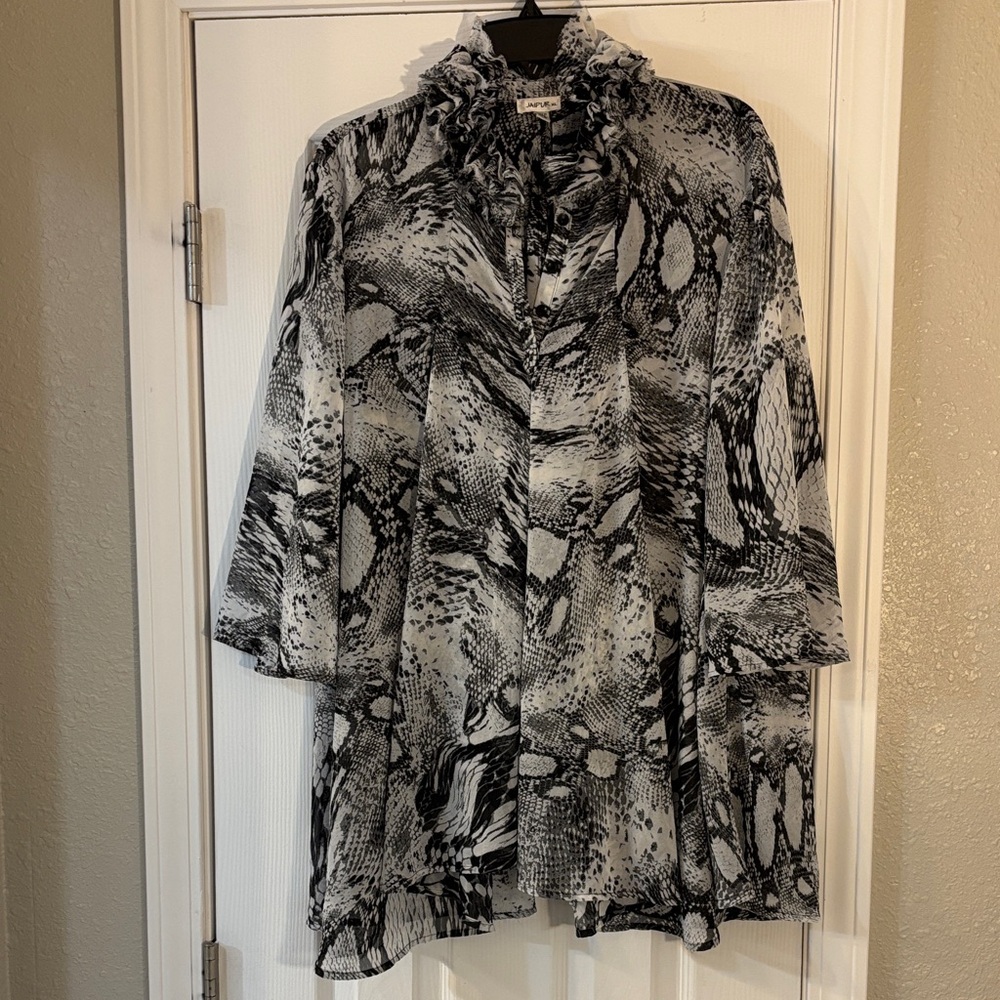 Chic Black and Gray Women's Top